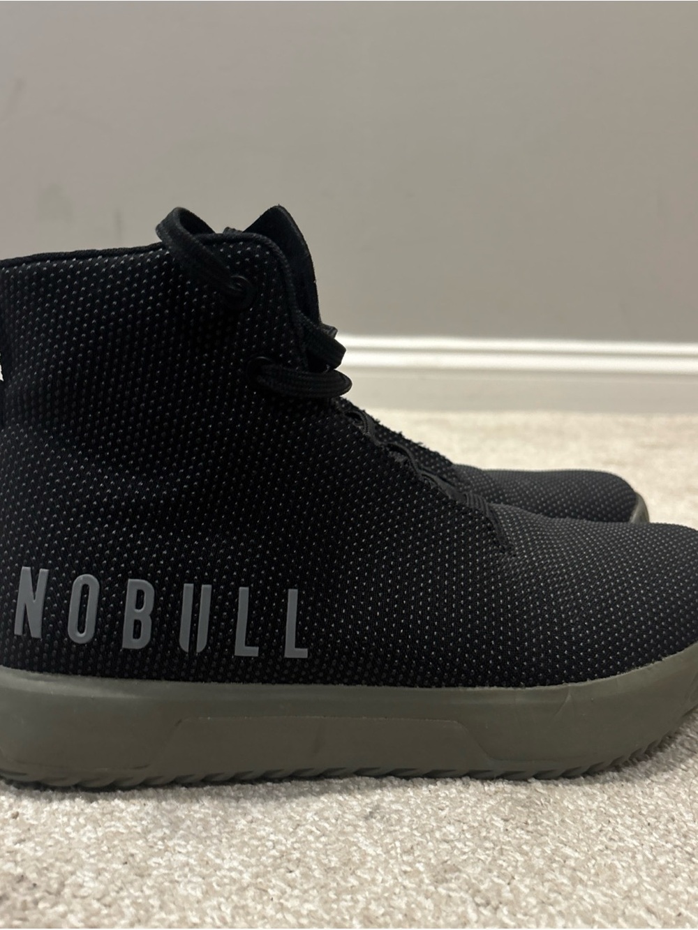 NOBULL High Top Trainer Black Gum Womens Size 8 Shoes Gym Workout Fitness